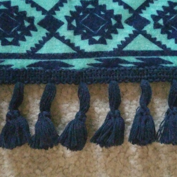 Patterned Crop Top - Picture 3 of 4